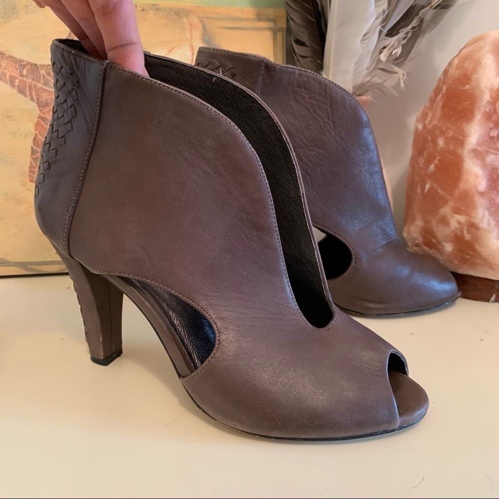 Elliott Lucas brown leather Allesandra woven open toe shoes